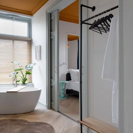 לינה וארוחת בוקר Boutique Voss 4*